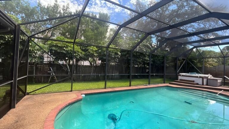 Signs It's Time to Rescreen Pool Enclosure