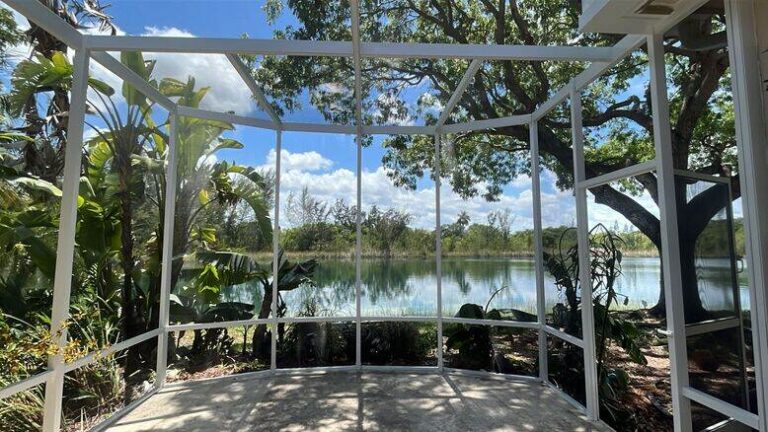 Maintenance Tips for Aluminum Screen Enclosures